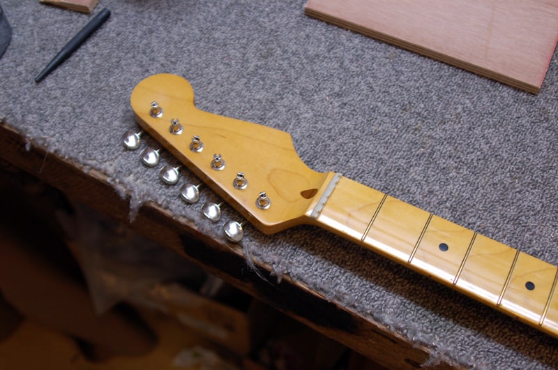 XuBa 1pièce avec Crews Chrome de Plaque de Manche pour Fender Guitare électrique de Remplacement supplémentaire 