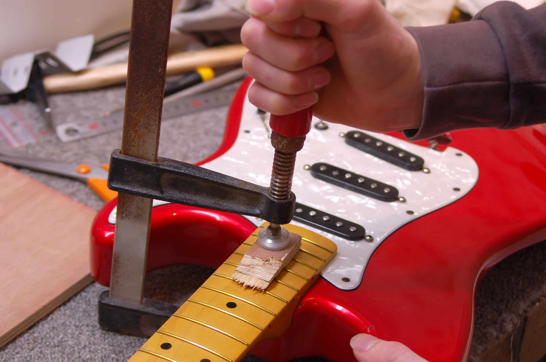 Comment démonter le manche de votre guitare?